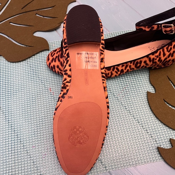 Vince Camuto leopard flats - Picture 2 of 4
